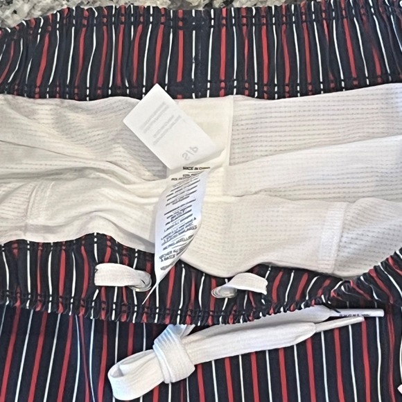 NWT Rhone 5.5" R&R Swim Trunks Mens S Goji Berry/Navy/White Stripe - Picture 8 of 10